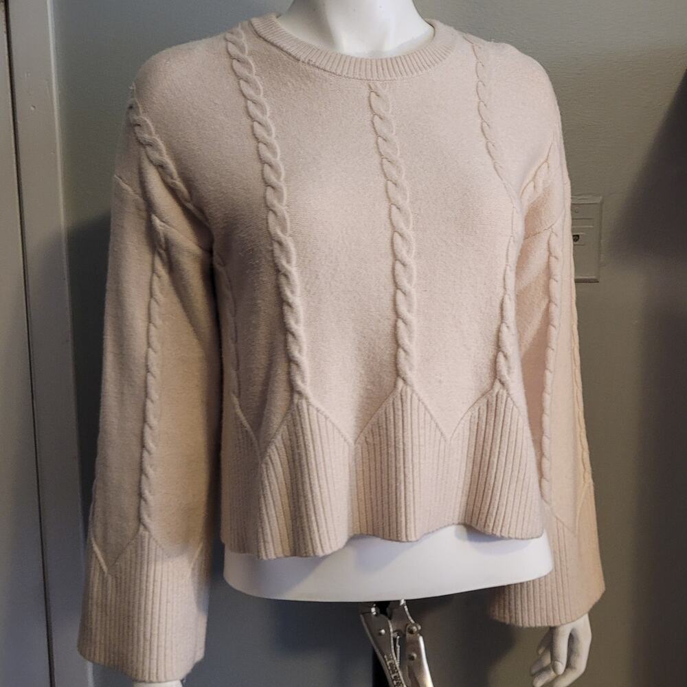 Marled Beige Cable Knit Sweater M Cropped Ribbed Hem Neutral Soft Quietlux Fall